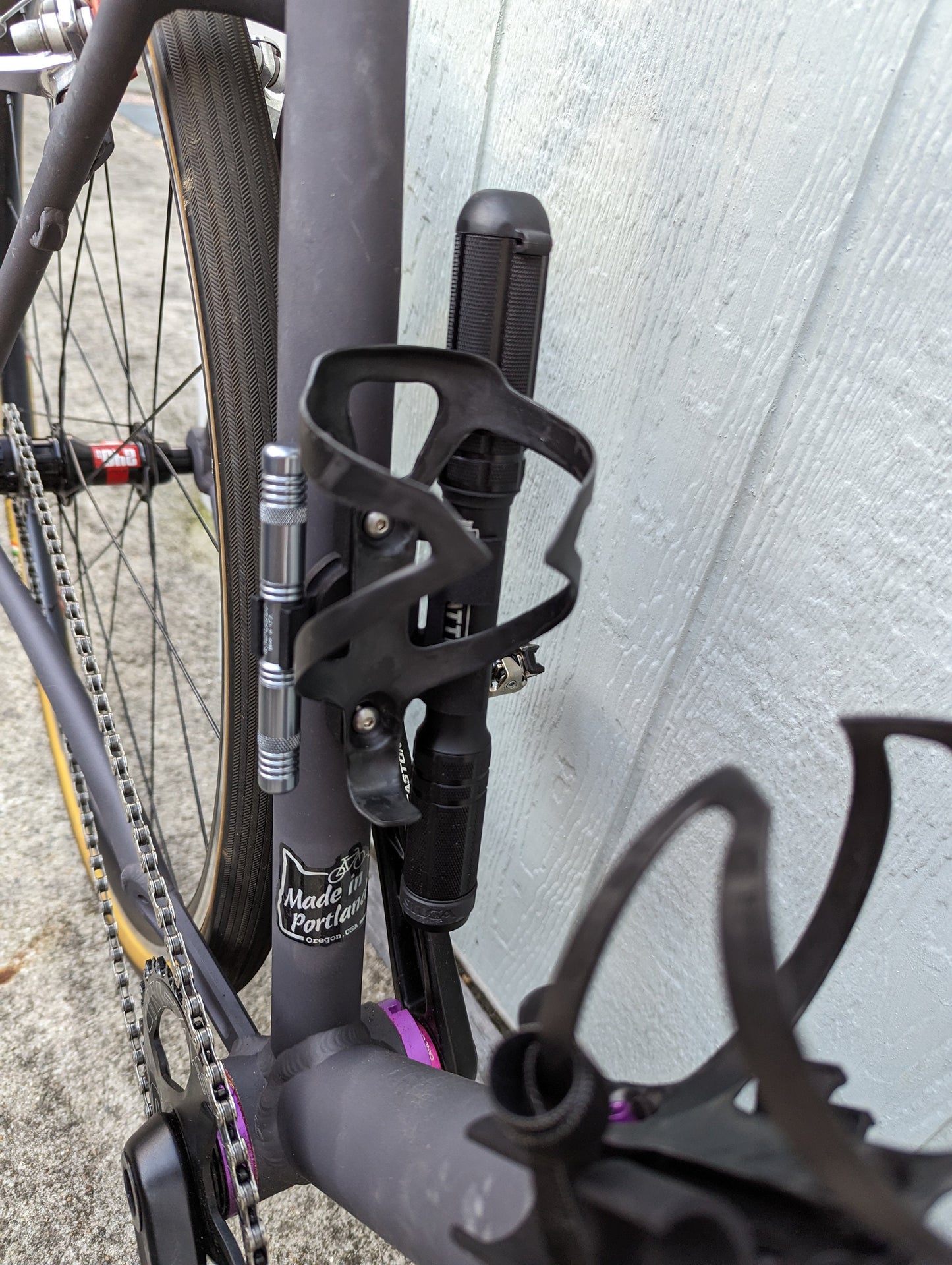 Combo Bottle Cage Mount: AirTag, Dynaplug Racer Pro / Racer & Racer Carbon and Silca Tattico / Silca Gravelero Pump |