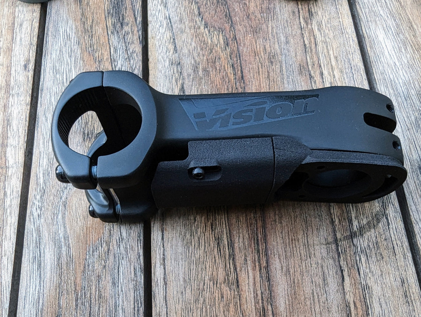 SMR Stem Low-Stack Hose Guide for Hydraulic Couplers |